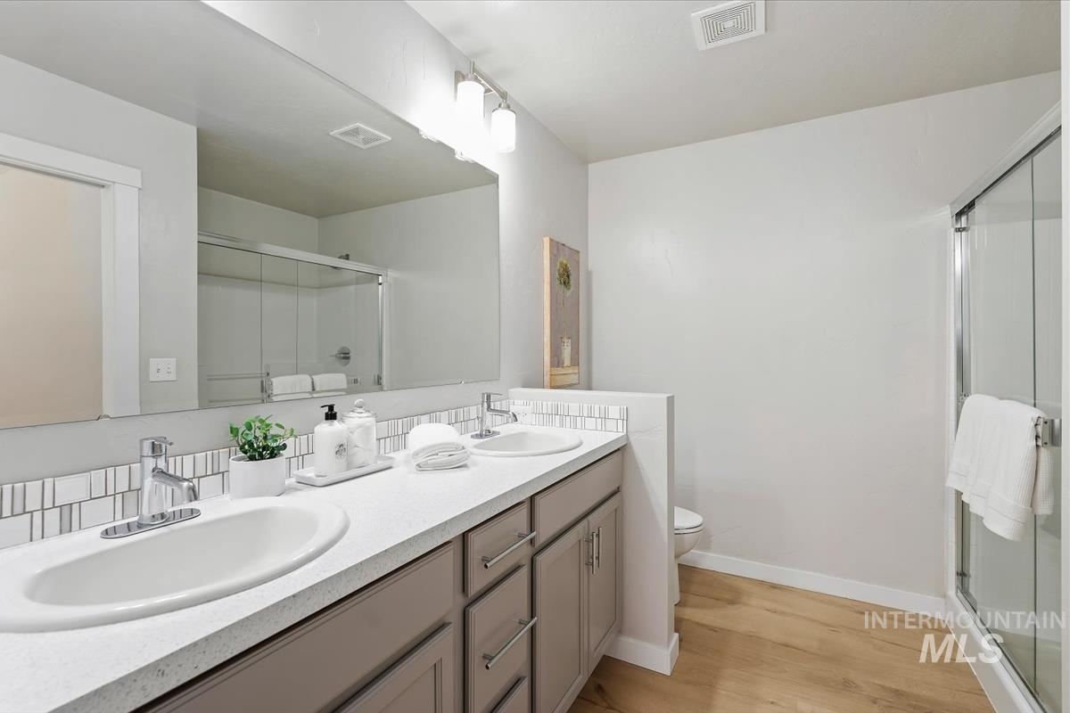 2404 E Clackamas Ct, Eagle, Idaho 83616, 3 Bedrooms, 2 Bathrooms, Residential For Sale, Price $539,900, 98983229