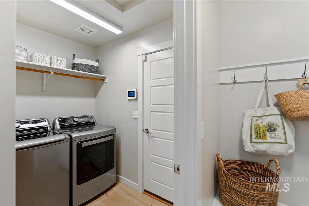 2404 E Clackamas Ct, Eagle, Idaho 83616, 3 Bedrooms, 2 Bathrooms, Residential For Sale, Price $539,900, 98983229