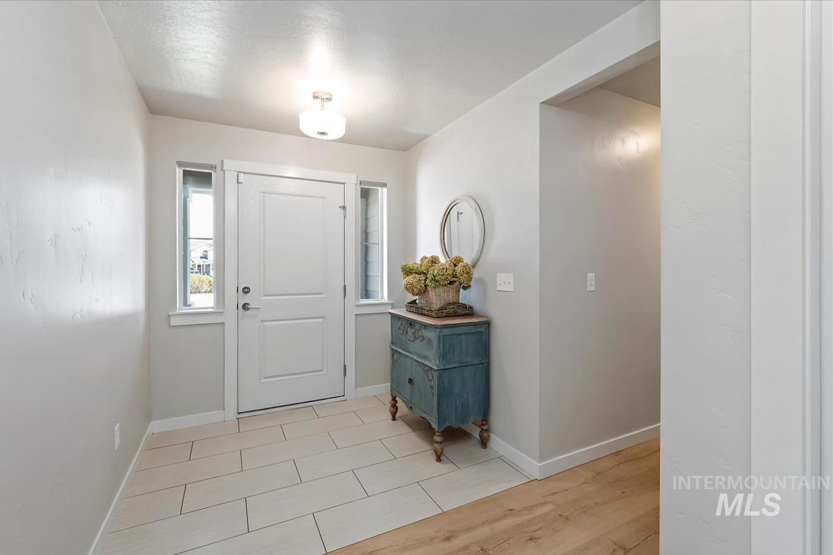 2404 E Clackamas Ct, Eagle, Idaho 83616, 3 Bedrooms, 2 Bathrooms, Residential For Sale, Price $539,900, 98983229