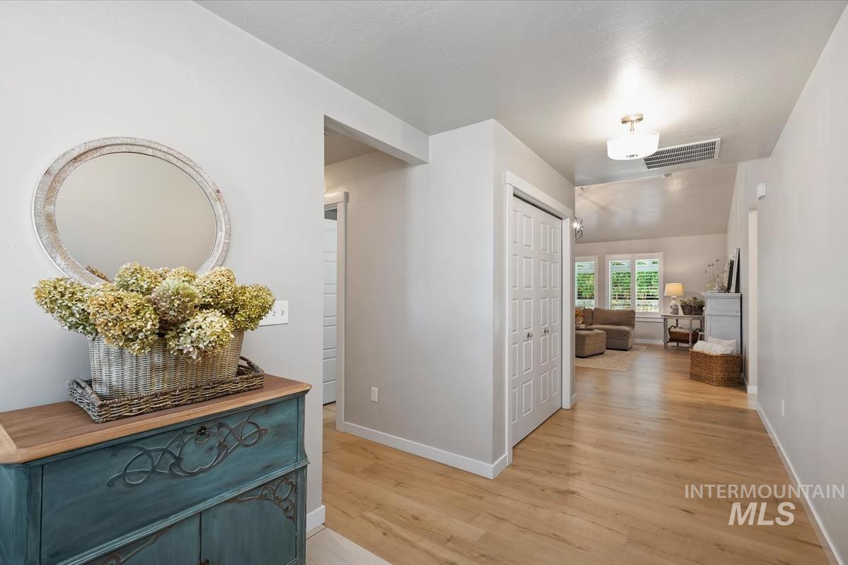 2404 E Clackamas Ct, Eagle, Idaho 83616, 3 Bedrooms, 2 Bathrooms, Residential For Sale, Price $539,900, 98983229