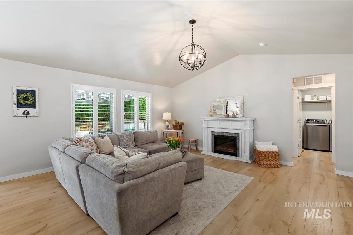 2404 E Clackamas Ct, Eagle, Idaho 83616, 3 Bedrooms, 2 Bathrooms, Residential For Sale, Price $539,900, 98983229