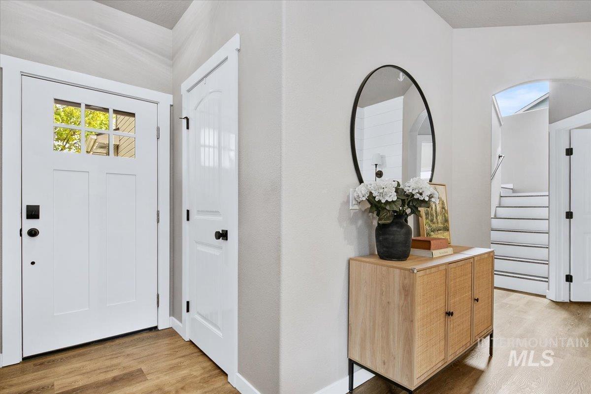 6247 N Spurwing Way, Meridian, Idaho 83646, 5 Bedrooms, 2.5 Bathrooms, Residential For Sale, Price $575,000, 98983234