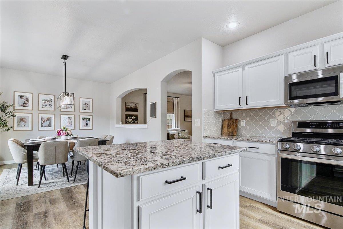 6247 N Spurwing Way, Meridian, Idaho 83646, 5 Bedrooms, 2.5 Bathrooms, Residential For Sale, Price $575,000, 98983234