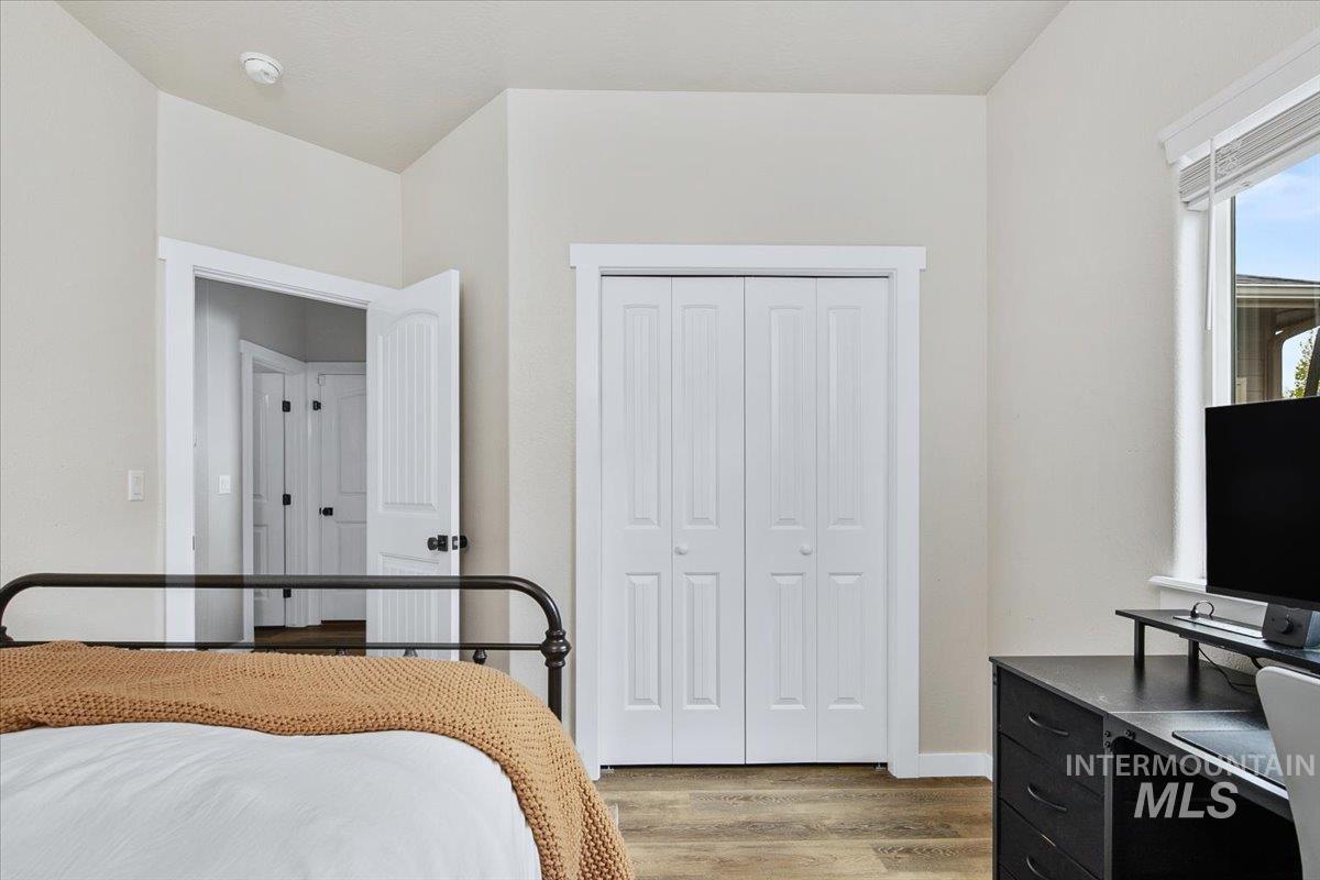 6247 N Spurwing Way, Meridian, Idaho 83646, 5 Bedrooms, 2.5 Bathrooms, Residential For Sale, Price $575,000, 98983234