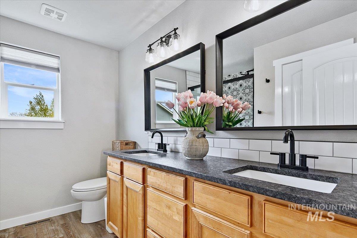 6247 N Spurwing Way, Meridian, Idaho 83646, 5 Bedrooms, 2.5 Bathrooms, Residential For Sale, Price $575,000, 98983234