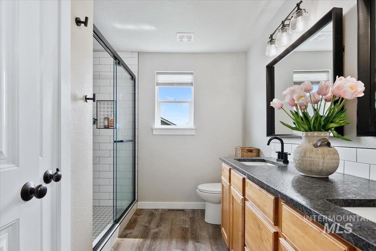 6247 N Spurwing Way, Meridian, Idaho 83646, 5 Bedrooms, 2.5 Bathrooms, Residential For Sale, Price $575,000, 98983234