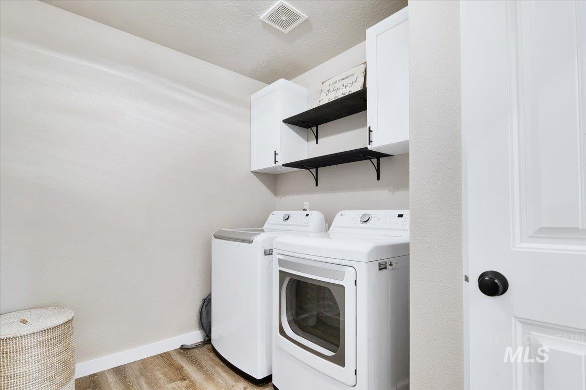 6247 N Spurwing Way, Meridian, Idaho 83646, 5 Bedrooms, 2.5 Bathrooms, Residential For Sale, Price $575,000, 98983234