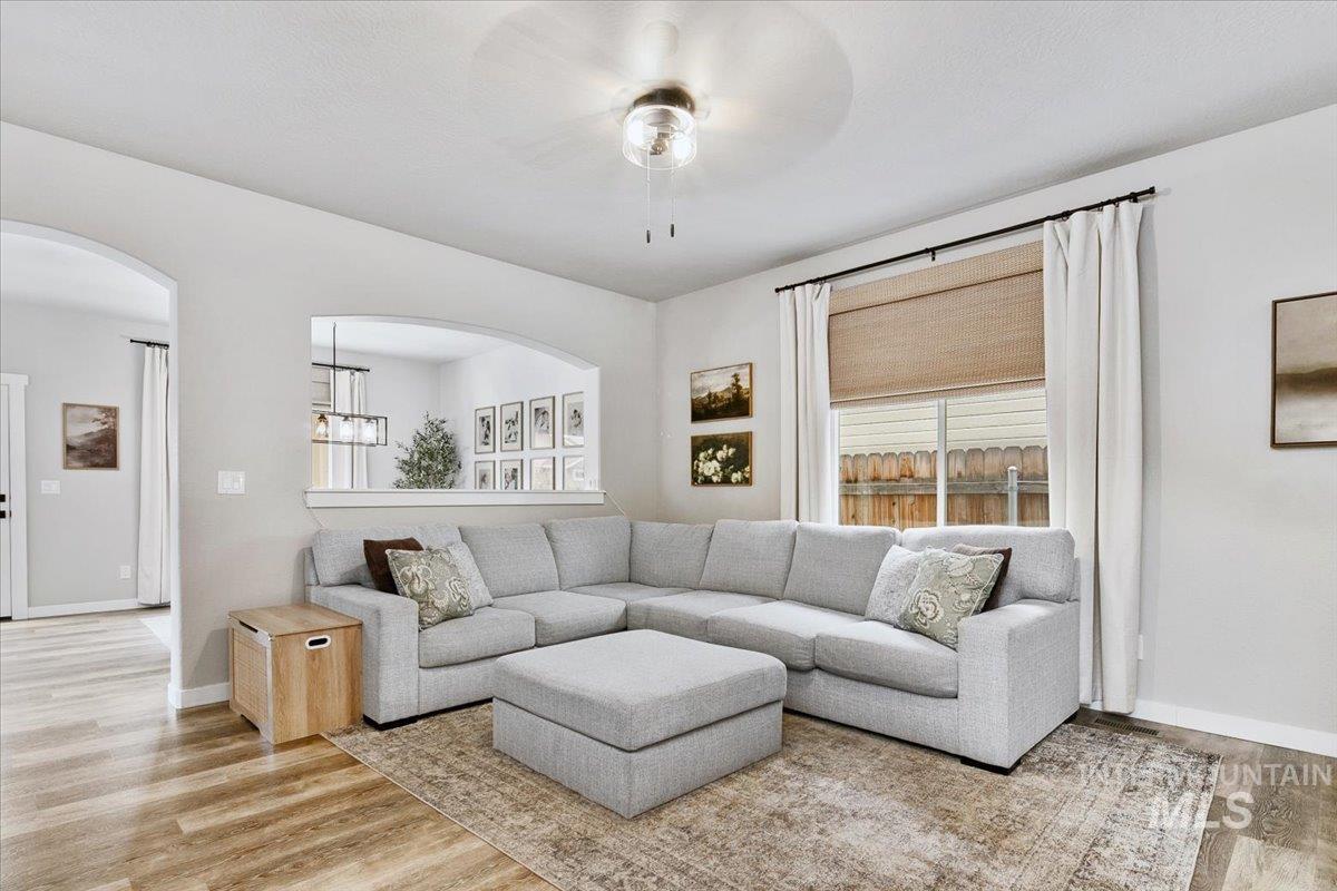 6247 N Spurwing Way, Meridian, Idaho 83646, 5 Bedrooms, 2.5 Bathrooms, Residential For Sale, Price $575,000, 98983234