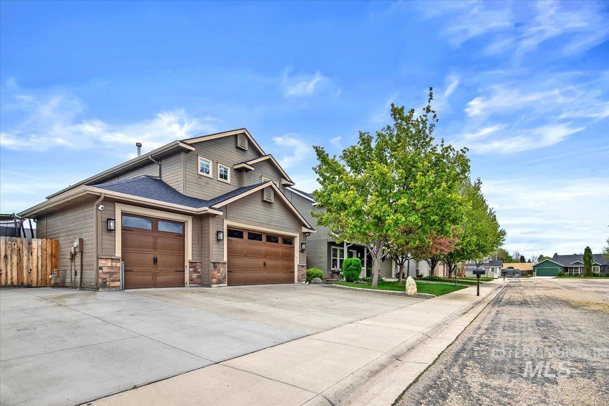 6247 N Spurwing Way, Meridian, Idaho 83646, 5 Bedrooms, 2.5 Bathrooms, Residential For Sale, Price $575,000,MLS 98983234