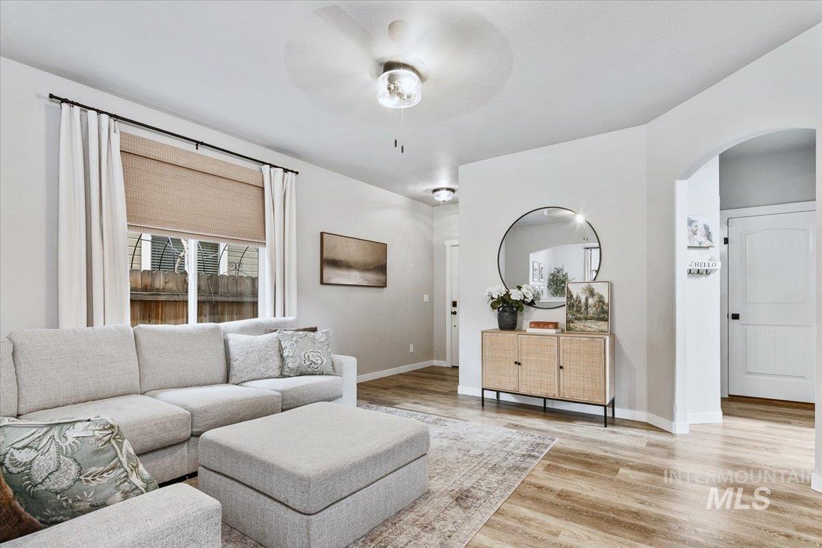 6247 N Spurwing Way, Meridian, Idaho 83646, 5 Bedrooms, 2.5 Bathrooms, Residential For Sale, Price $575,000, 98983234