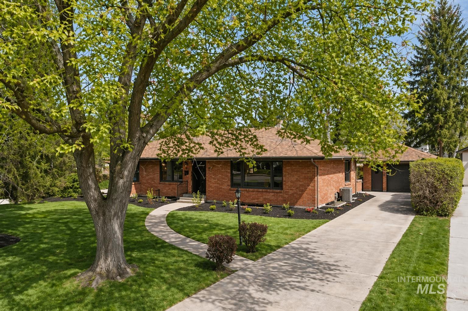 1404 S Owyhee, Boise, Idaho 83705, 3 Bedrooms, 3 Bathrooms, Residential For Sale, Price $798,900, 98983236