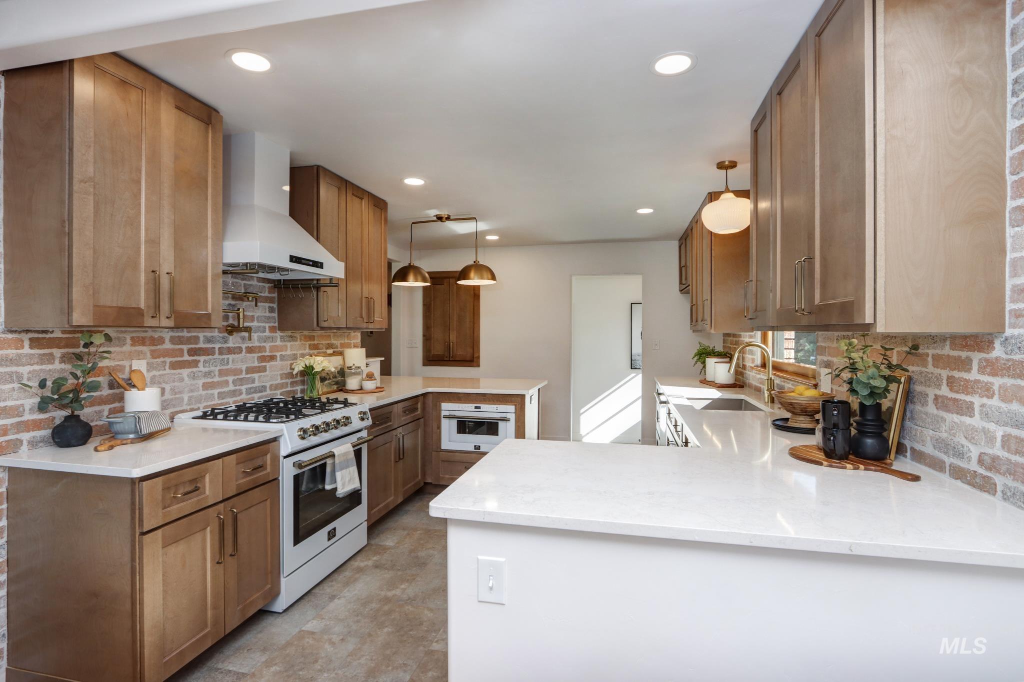 1404 S Owyhee, Boise, Idaho 83705, 3 Bedrooms, 3 Bathrooms, Residential For Sale, Price $798,900, 98983236