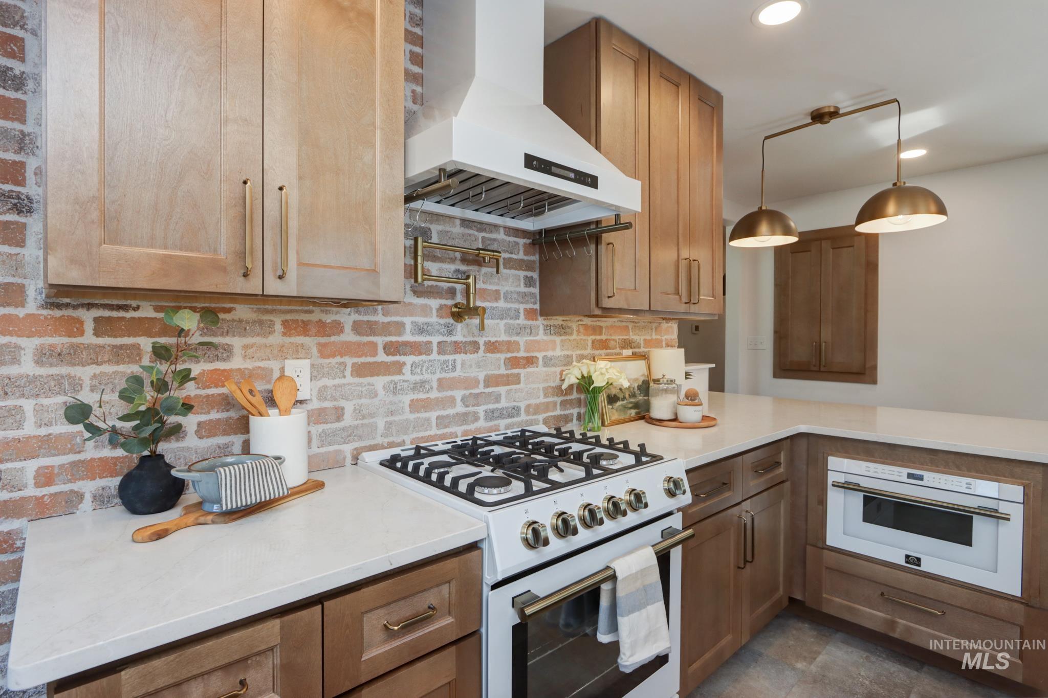 1404 S Owyhee, Boise, Idaho 83705, 3 Bedrooms, 3 Bathrooms, Residential For Sale, Price $798,900, 98983236