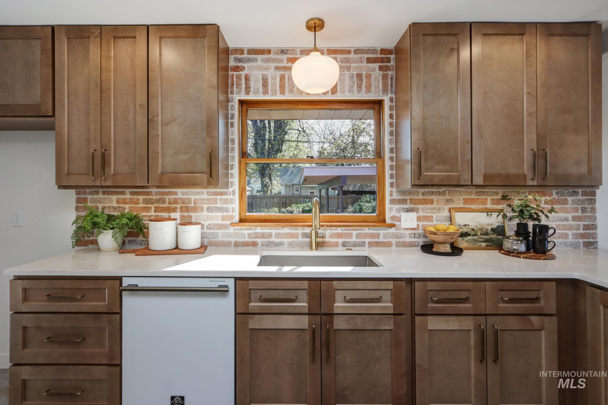 1404 S Owyhee, Boise, Idaho 83705, 3 Bedrooms, 3 Bathrooms, Residential For Sale, Price $798,900, 98983236