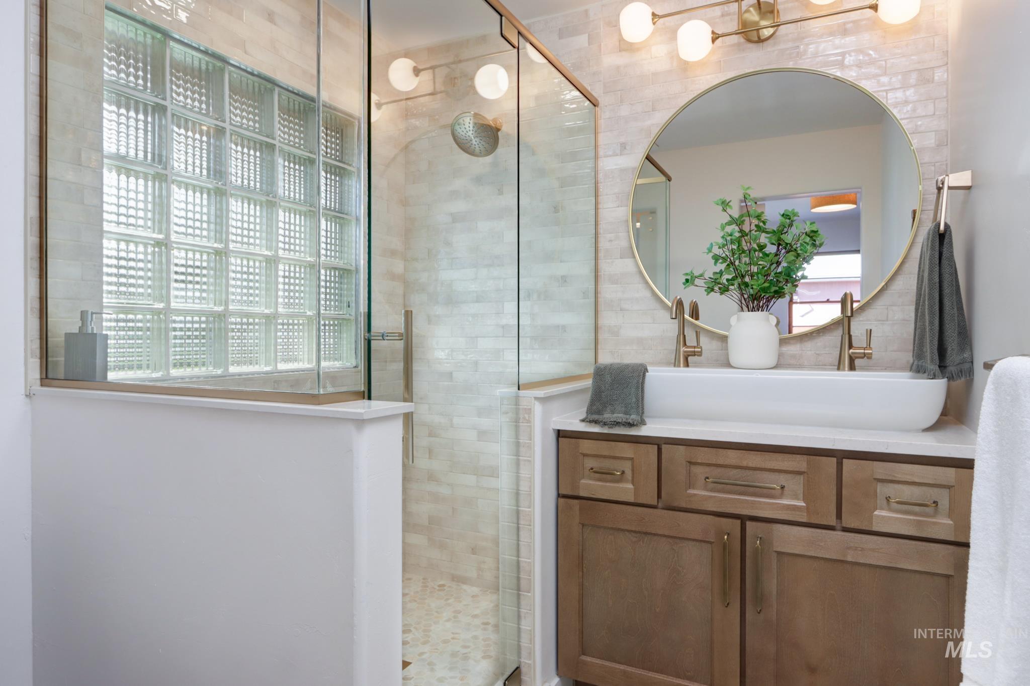 1404 S Owyhee, Boise, Idaho 83705, 3 Bedrooms, 3 Bathrooms, Residential For Sale, Price $798,900, 98983236