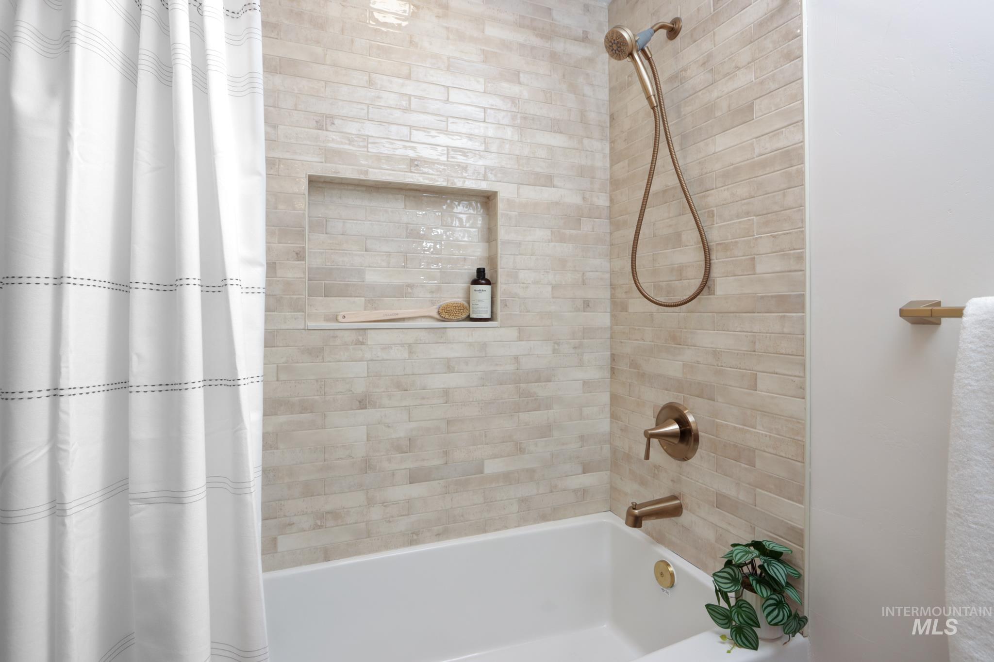 1404 S Owyhee, Boise, Idaho 83705, 3 Bedrooms, 3 Bathrooms, Residential For Sale, Price $798,900, 98983236