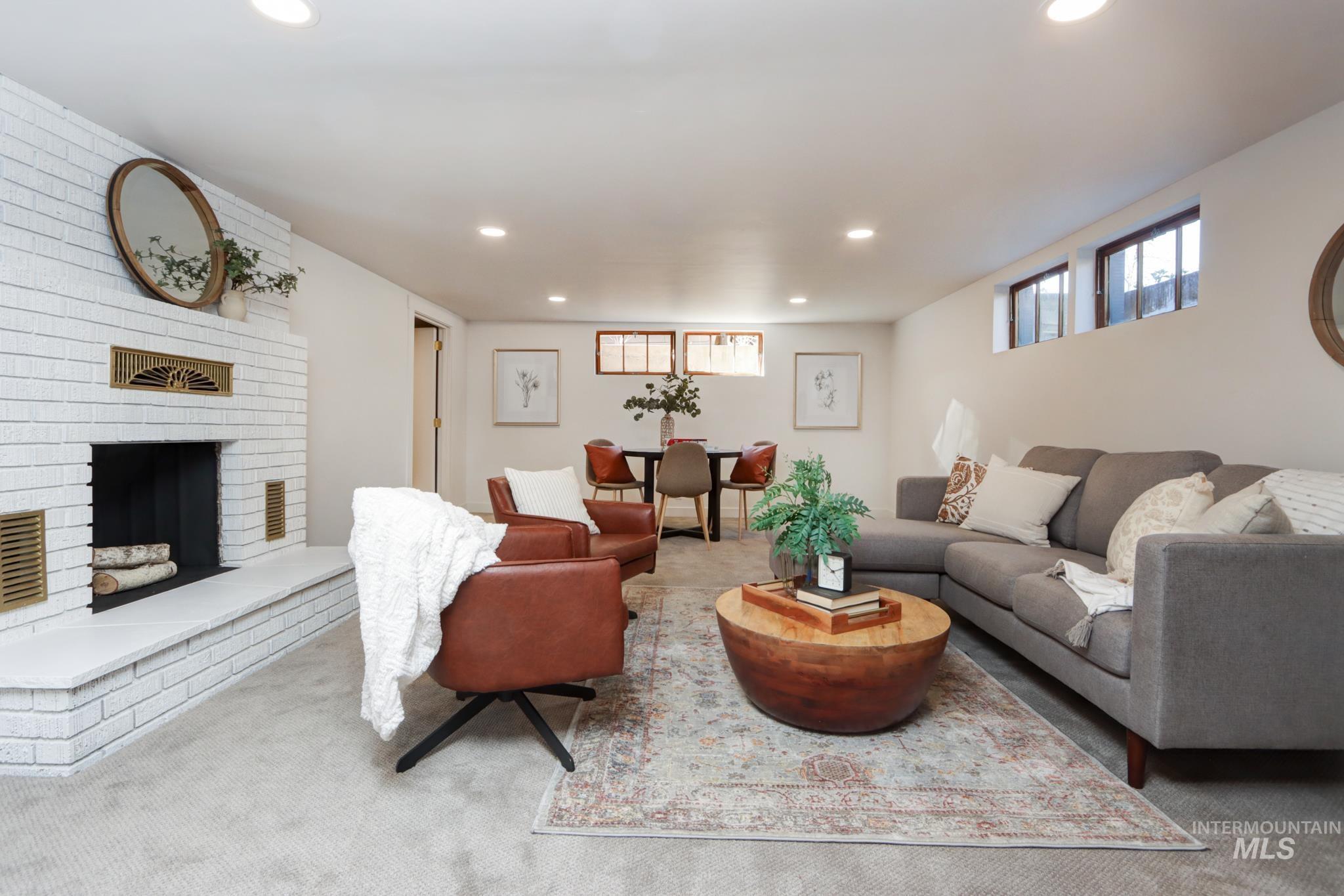 1404 S Owyhee, Boise, Idaho 83705, 3 Bedrooms, 3 Bathrooms, Residential For Sale, Price $798,900, 98983236