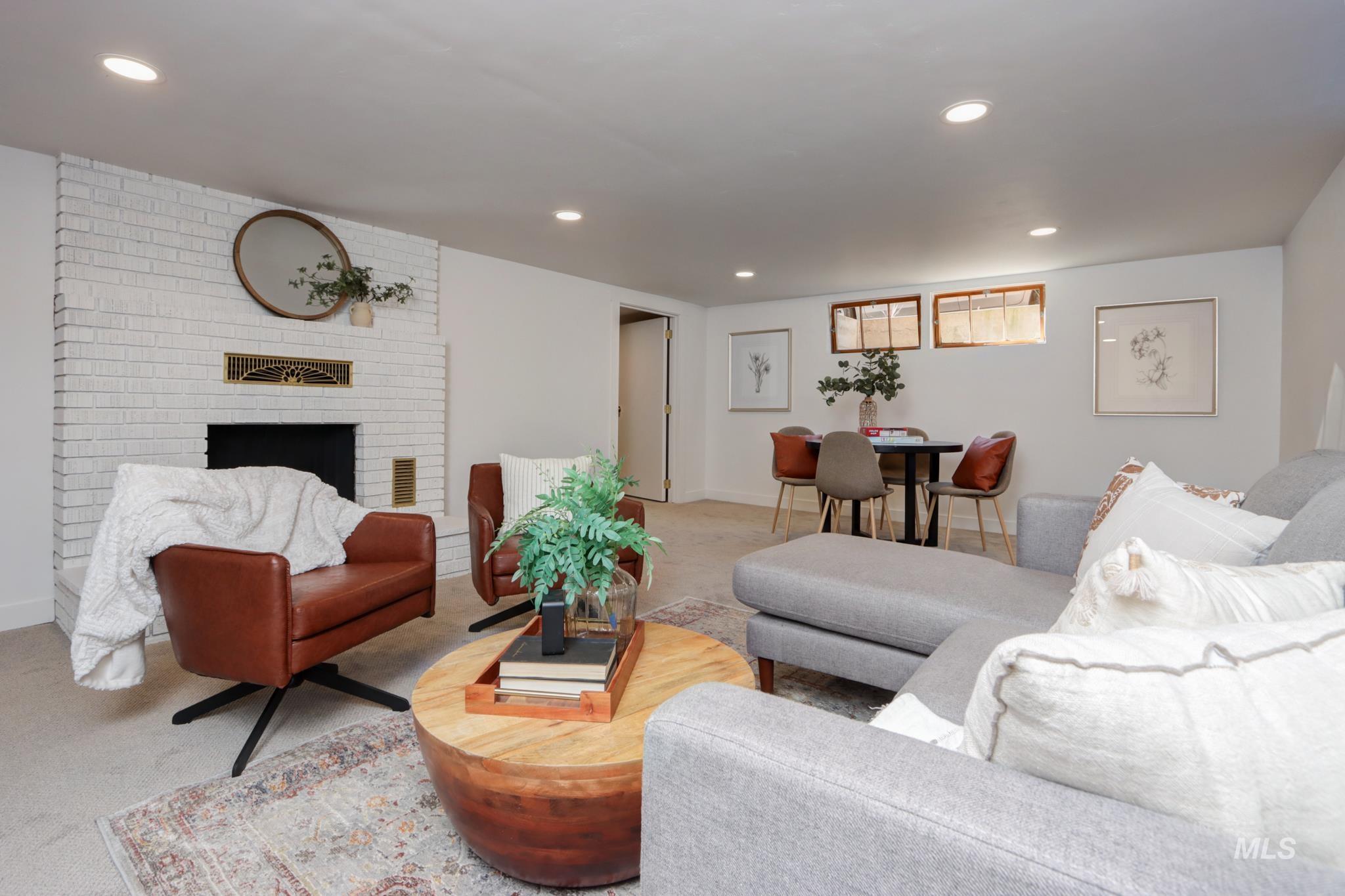 1404 S Owyhee, Boise, Idaho 83705, 3 Bedrooms, 3 Bathrooms, Residential For Sale, Price $798,900, 98983236