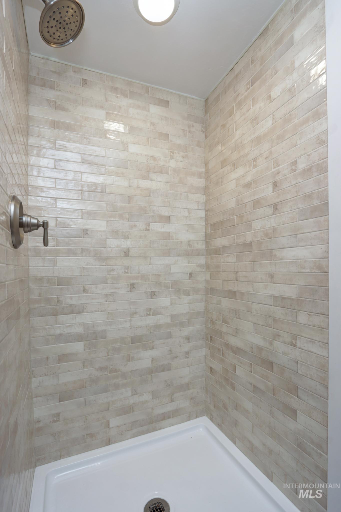 1404 S Owyhee, Boise, Idaho 83705, 3 Bedrooms, 3 Bathrooms, Residential For Sale, Price $798,900, 98983236