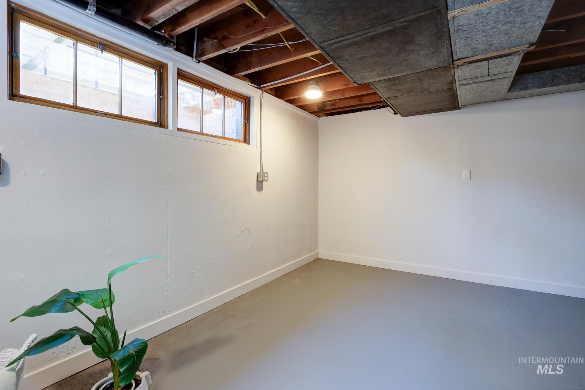 1404 S Owyhee, Boise, Idaho 83705, 3 Bedrooms, 3 Bathrooms, Residential For Sale, Price $798,900, 98983236