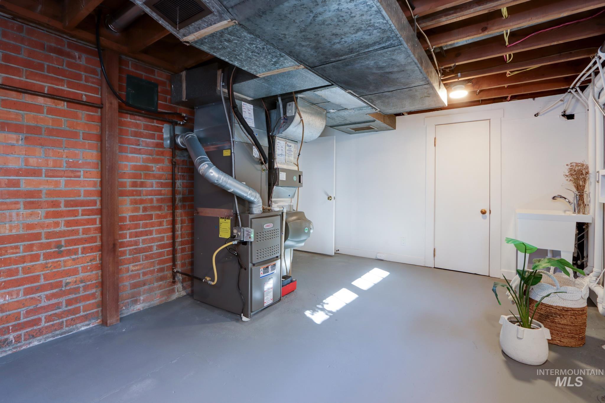 1404 S Owyhee, Boise, Idaho 83705, 3 Bedrooms, 3 Bathrooms, Residential For Sale, Price $798,900, 98983236