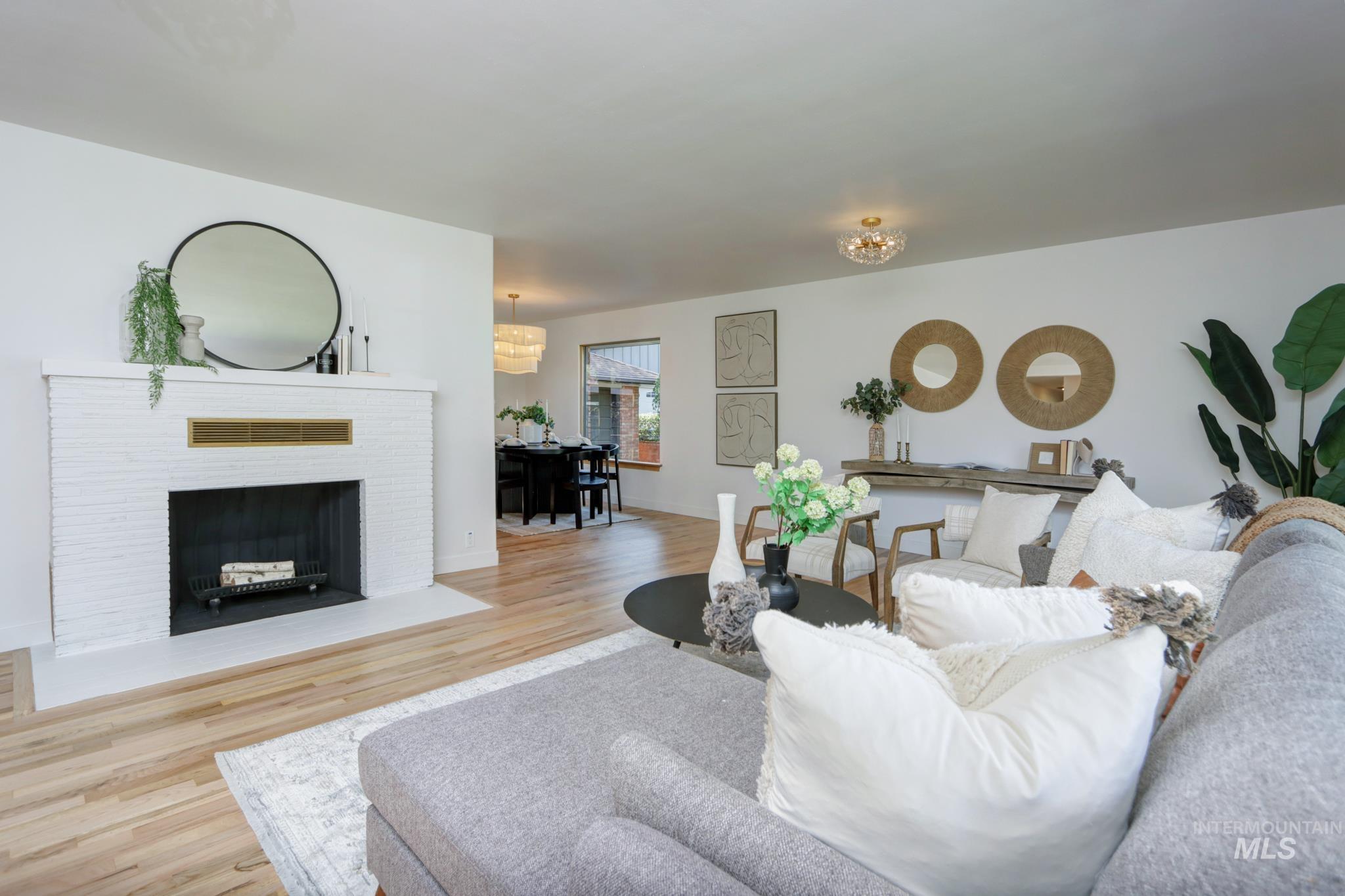 1404 S Owyhee, Boise, Idaho 83705, 3 Bedrooms, 3 Bathrooms, Residential For Sale, Price $798,900, 98983236