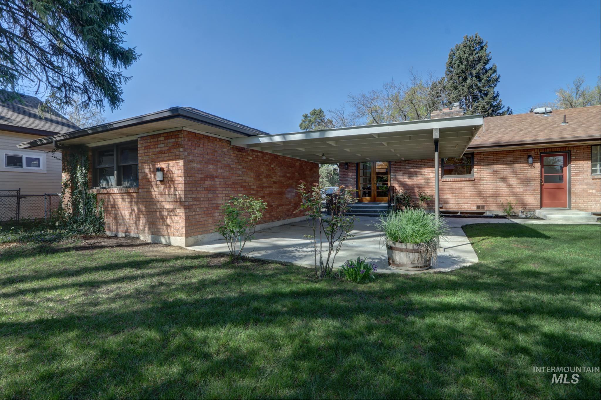 1404 S Owyhee, Boise, Idaho 83705, 3 Bedrooms, 3 Bathrooms, Residential For Sale, Price $798,900, 98983236