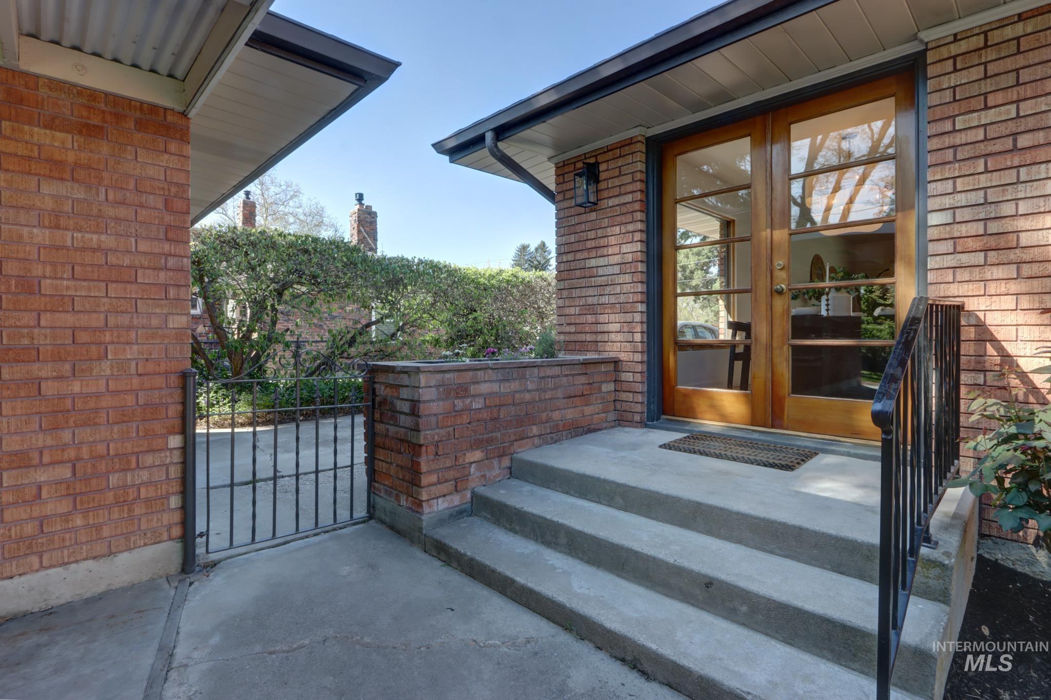 1404 S Owyhee, Boise, Idaho 83705, 3 Bedrooms, 3 Bathrooms, Residential For Sale, Price $798,900, 98983236