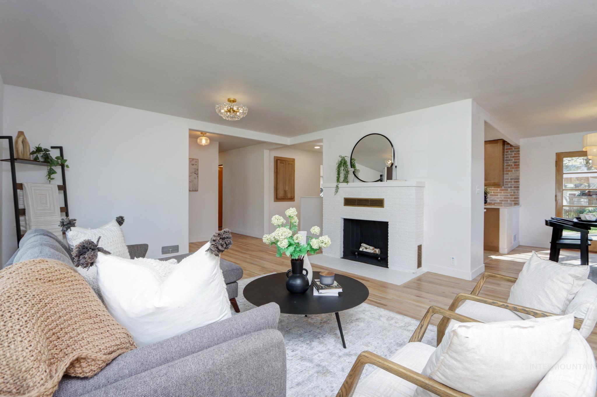 1404 S Owyhee, Boise, Idaho 83705, 3 Bedrooms, 3 Bathrooms, Residential For Sale, Price $798,900, 98983236