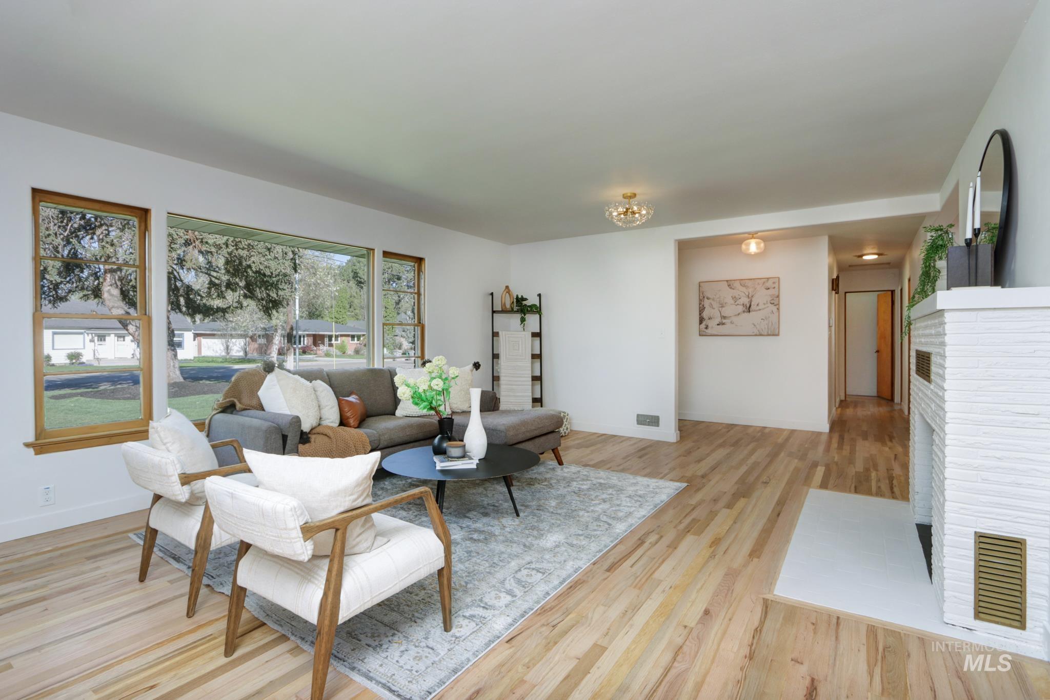 1404 S Owyhee, Boise, Idaho 83705, 3 Bedrooms, 3 Bathrooms, Residential For Sale, Price $798,900, 98983236