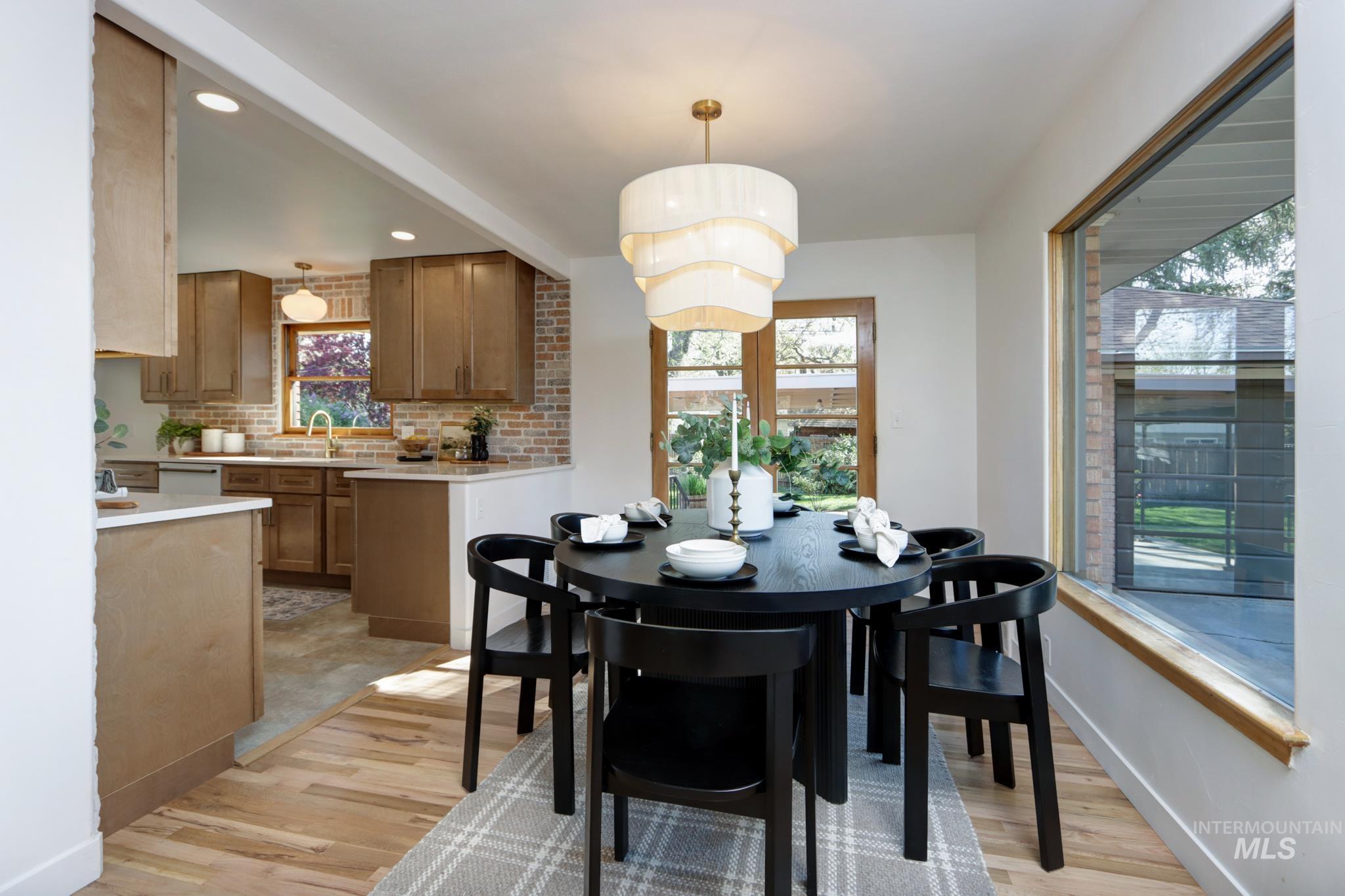 1404 S Owyhee, Boise, Idaho 83705, 3 Bedrooms, 3 Bathrooms, Residential For Sale, Price $798,900, 98983236