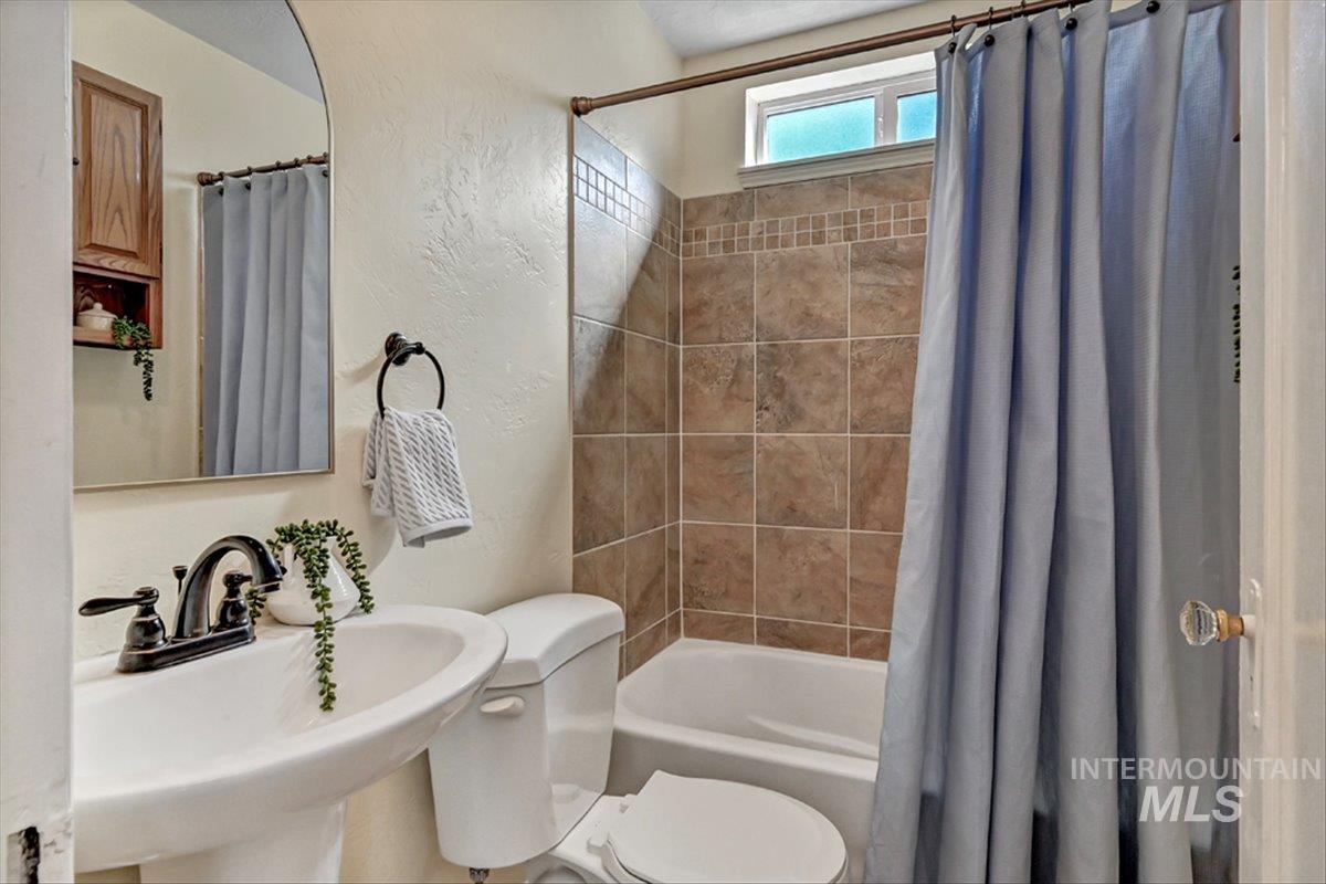 2520 W Pleasanton Ave, Boise, Idaho 83702, 4 Bedrooms, 2 Bathrooms, Residential For Sale, Price $779,000, 98983237