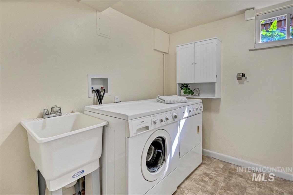 2520 W Pleasanton Ave, Boise, Idaho 83702, 4 Bedrooms, 2 Bathrooms, Residential For Sale, Price $779,000, 98983237