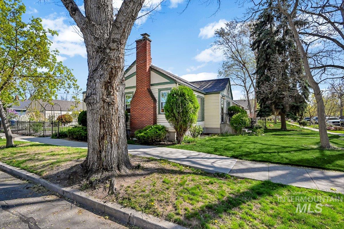 2520 W Pleasanton Ave, Boise, Idaho 83702, 4 Bedrooms, 2 Bathrooms, Residential For Sale, Price $779,000, 98983237