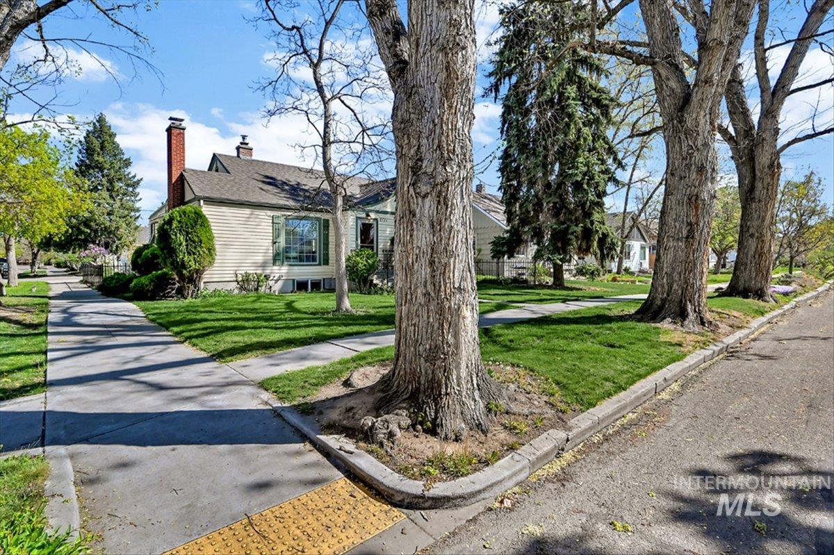 2520 W Pleasanton Ave, Boise, Idaho 83702, 4 Bedrooms, 2 Bathrooms, Residential For Sale, Price $779,000, 98983237
