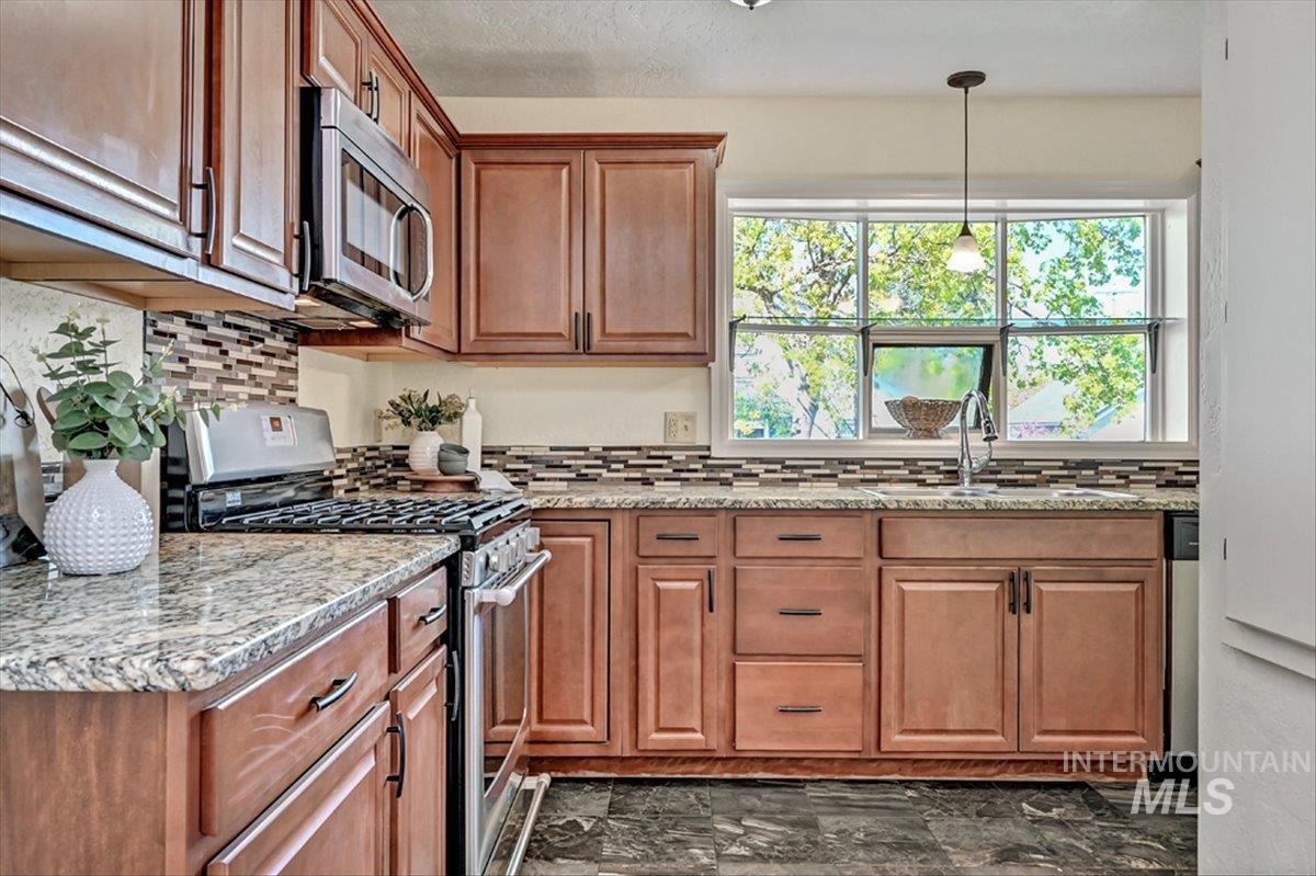 2520 W Pleasanton Ave, Boise, Idaho 83702, 4 Bedrooms, 2 Bathrooms, Residential For Sale, Price $779,000, 98983237