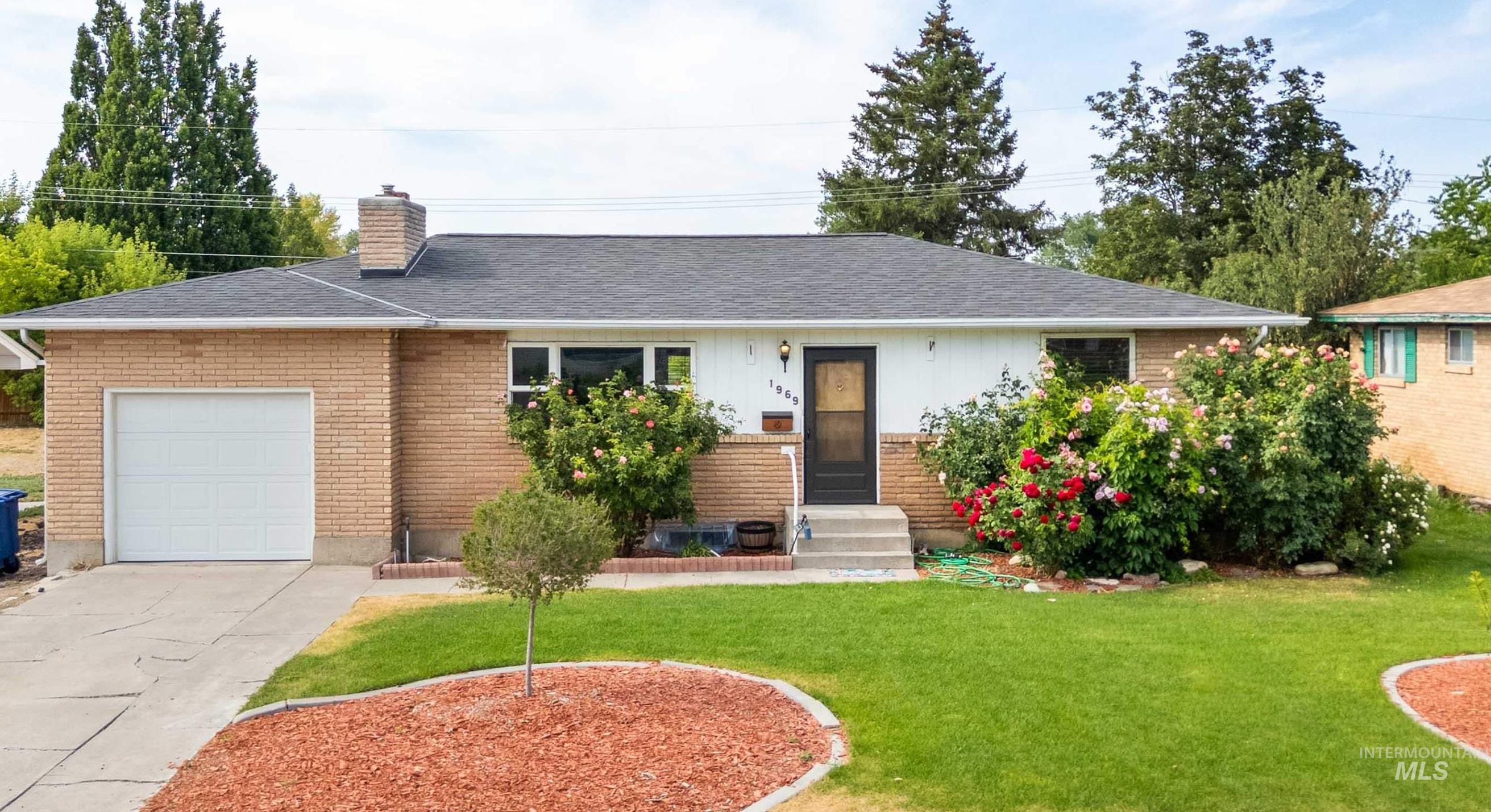1969 9th Ave E, Twin Falls, Idaho 83301, 4 Bedrooms, 2 Bathrooms, Residential For Sale, Price $347,000, 98983240