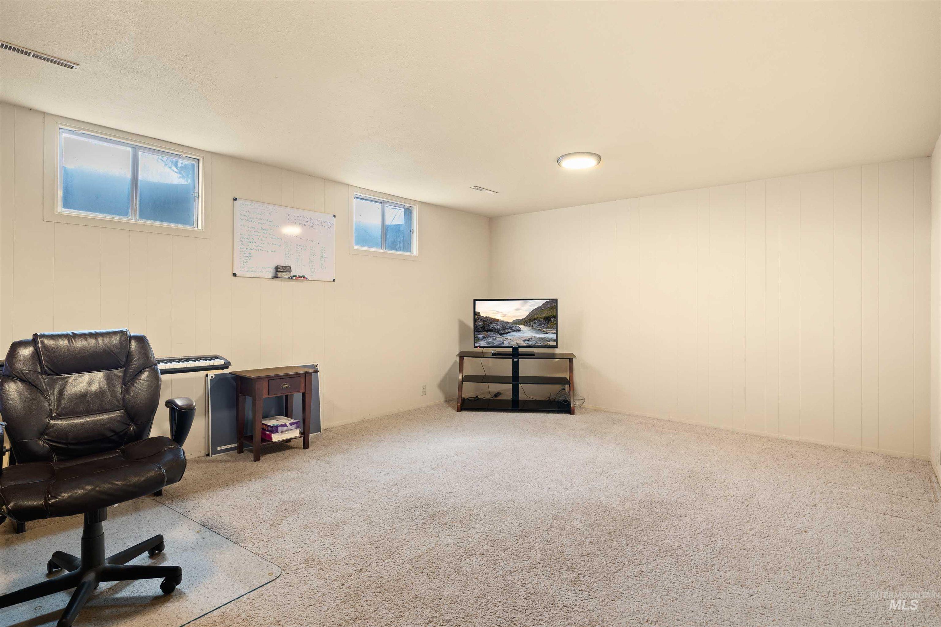 1969 9th Ave E, Twin Falls, Idaho 83301, 4 Bedrooms, 2 Bathrooms, Residential For Sale, Price $350,000,MLS 98983240