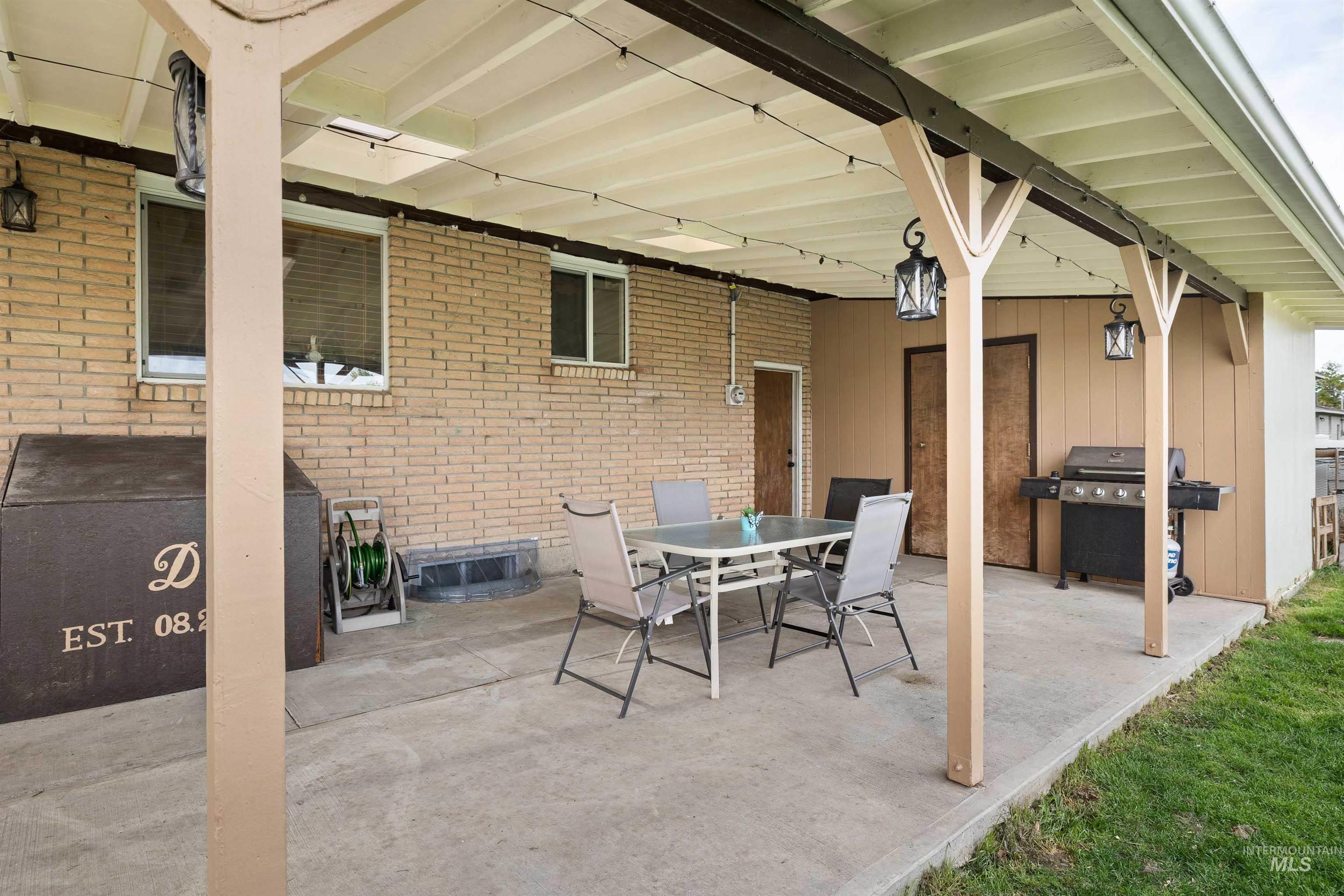 1969 9th Ave E, Twin Falls, Idaho 83301, 4 Bedrooms, 2 Bathrooms, Residential For Sale, Price $350,000,MLS 98983240