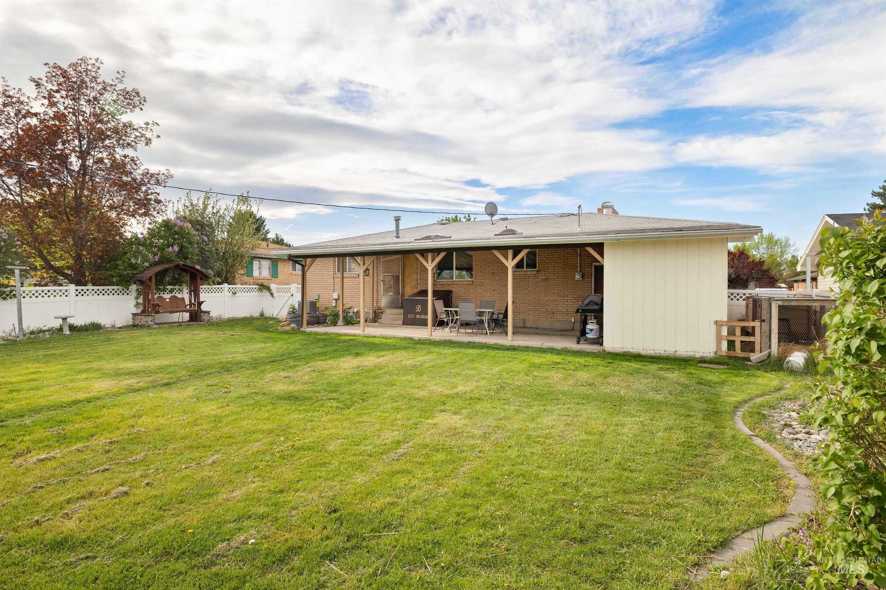 1969 9th Ave E, Twin Falls, Idaho 83301, 4 Bedrooms, 2 Bathrooms, Residential For Sale, Price $347,000, 98983240