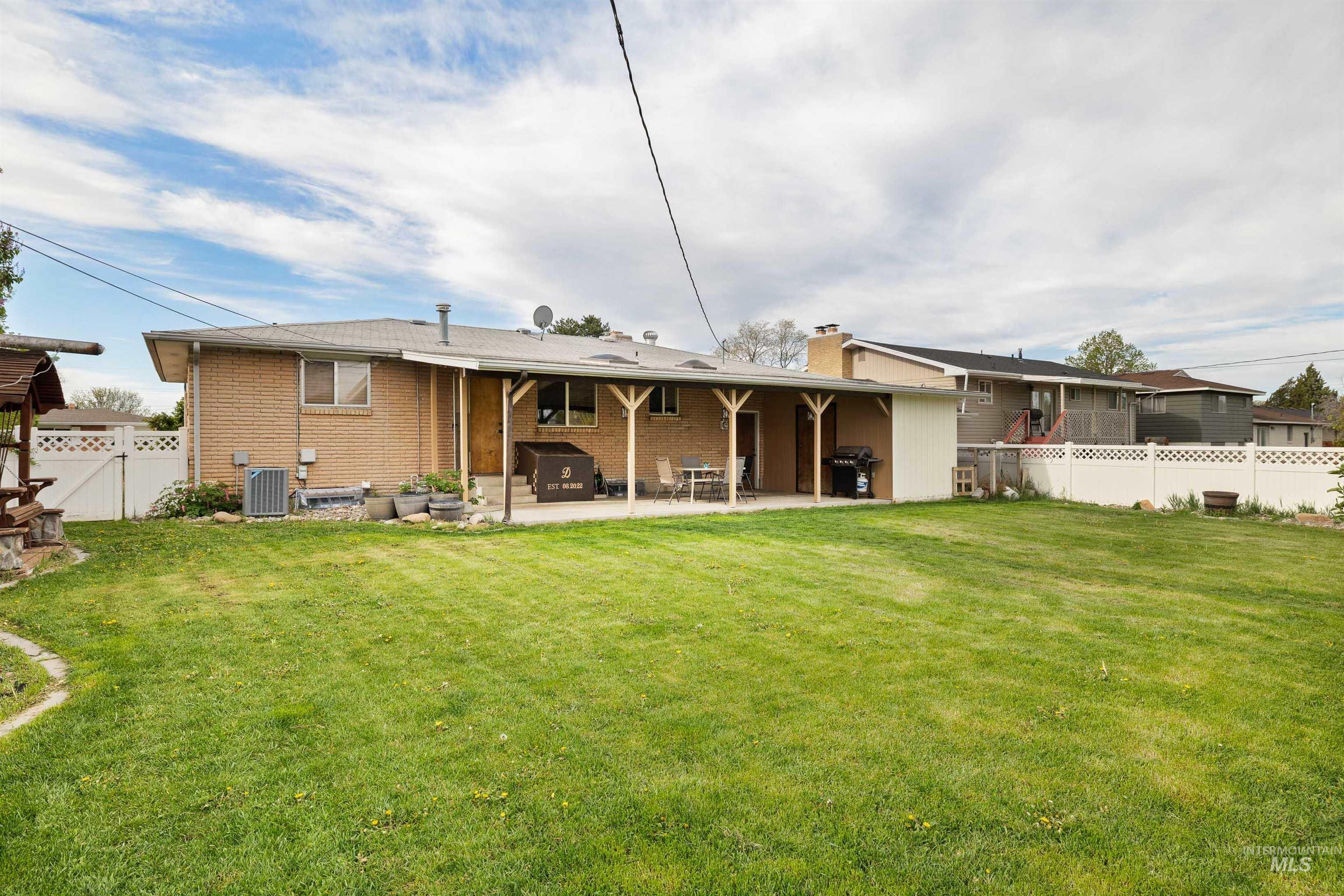 1969 9th Ave E, Twin Falls, Idaho 83301, 4 Bedrooms, 2 Bathrooms, Residential For Sale, Price $347,000, 98983240