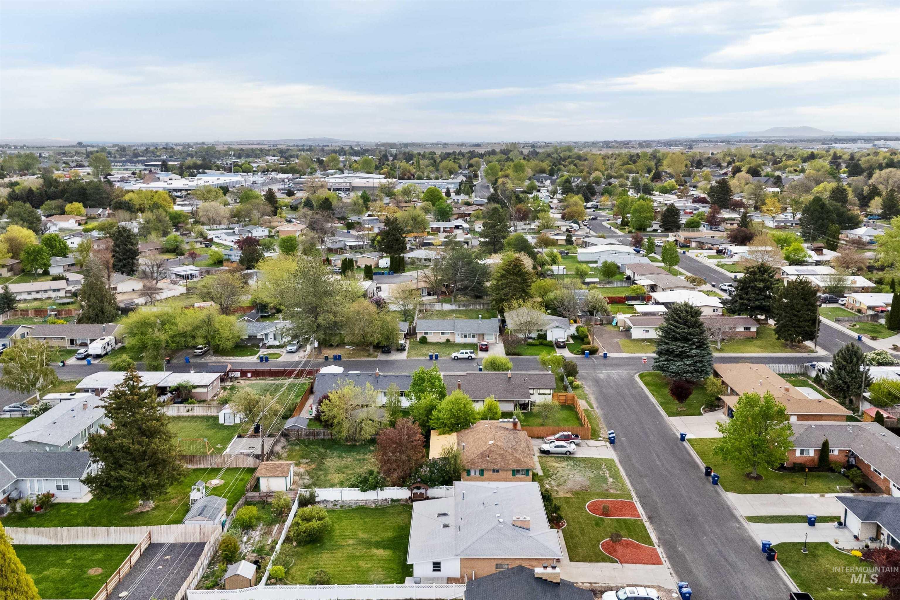 1969 9th Ave E, Twin Falls, Idaho 83301, 4 Bedrooms, 2 Bathrooms, Residential For Sale, Price $350,000,MLS 98983240