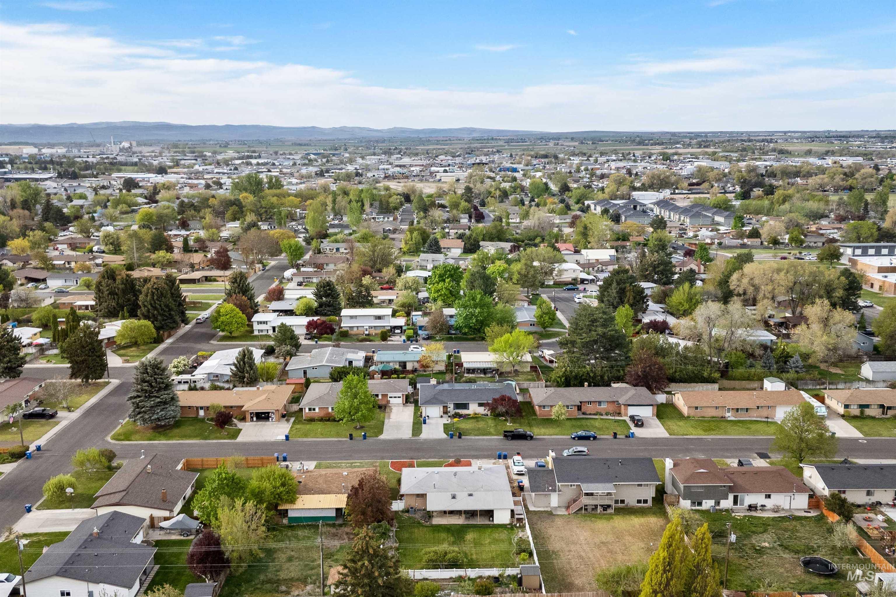 1969 9th Ave E, Twin Falls, Idaho 83301, 4 Bedrooms, 2 Bathrooms, Residential For Sale, Price $350,000,MLS 98983240