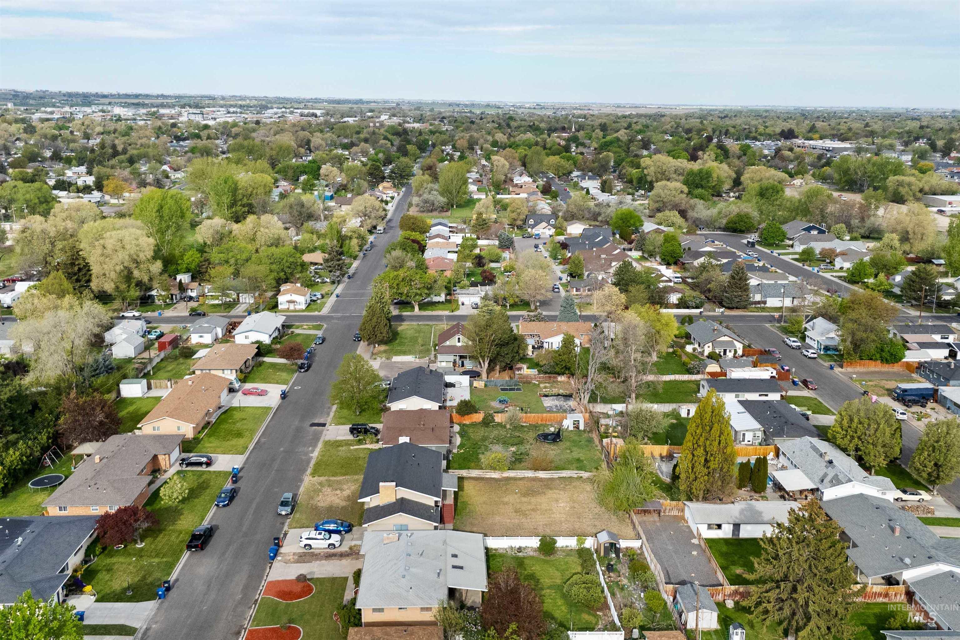 1969 9th Ave E, Twin Falls, Idaho 83301, 4 Bedrooms, 2 Bathrooms, Residential For Sale, Price $350,000,MLS 98983240