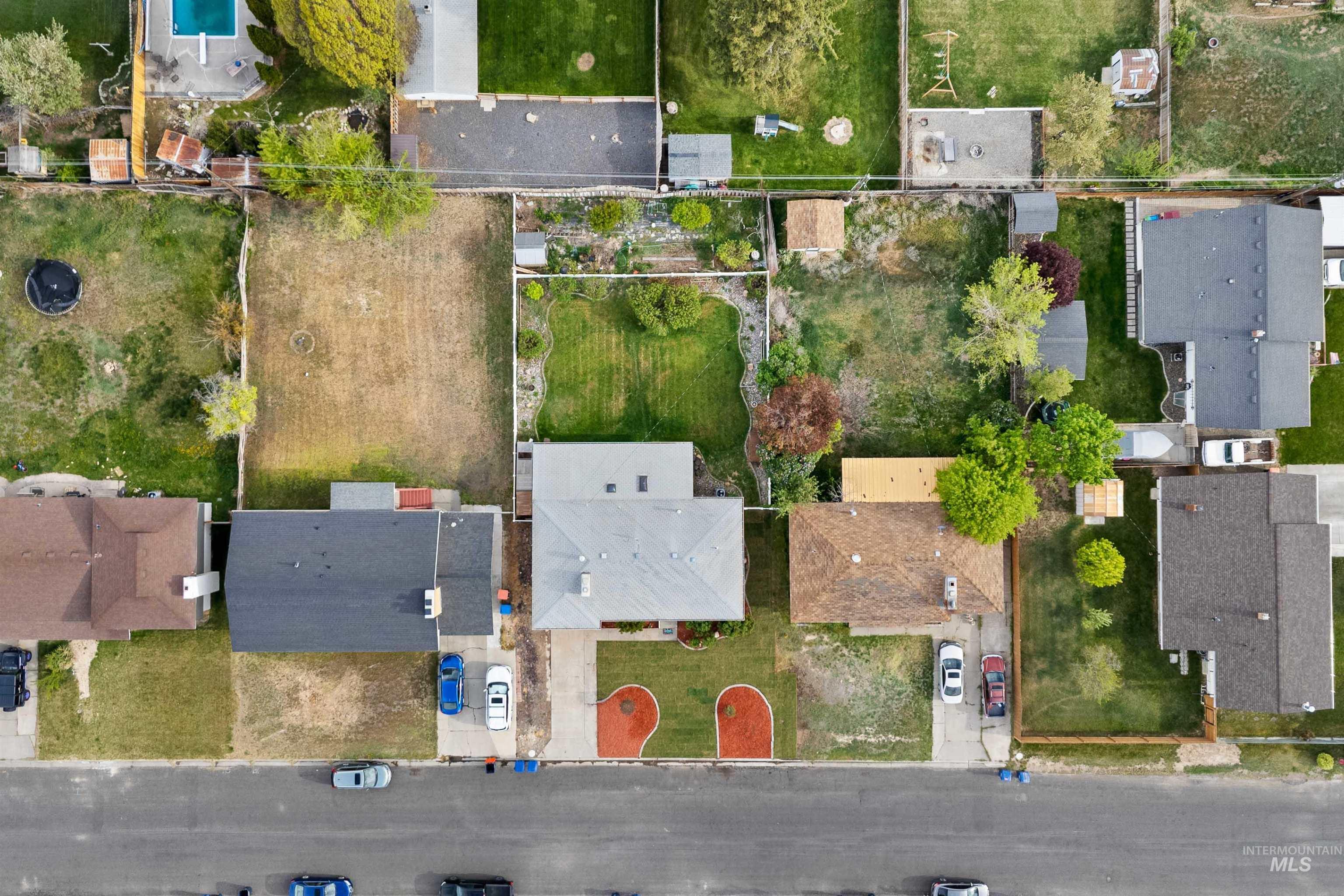 1969 9th Ave E, Twin Falls, Idaho 83301, 4 Bedrooms, 2 Bathrooms, Residential For Sale, Price $350,000,MLS 98983240