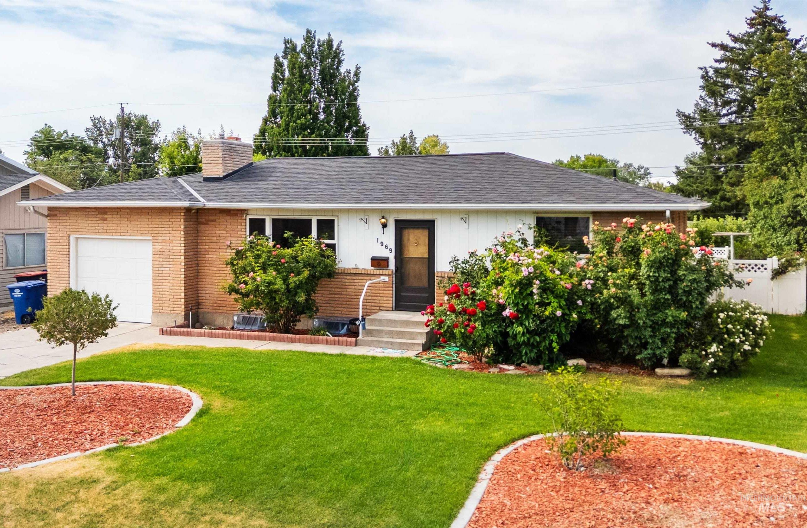 1969 9th Ave E, Twin Falls, Idaho 83301, 4 Bedrooms, 2 Bathrooms, Residential For Sale, Price $347,000, 98983240