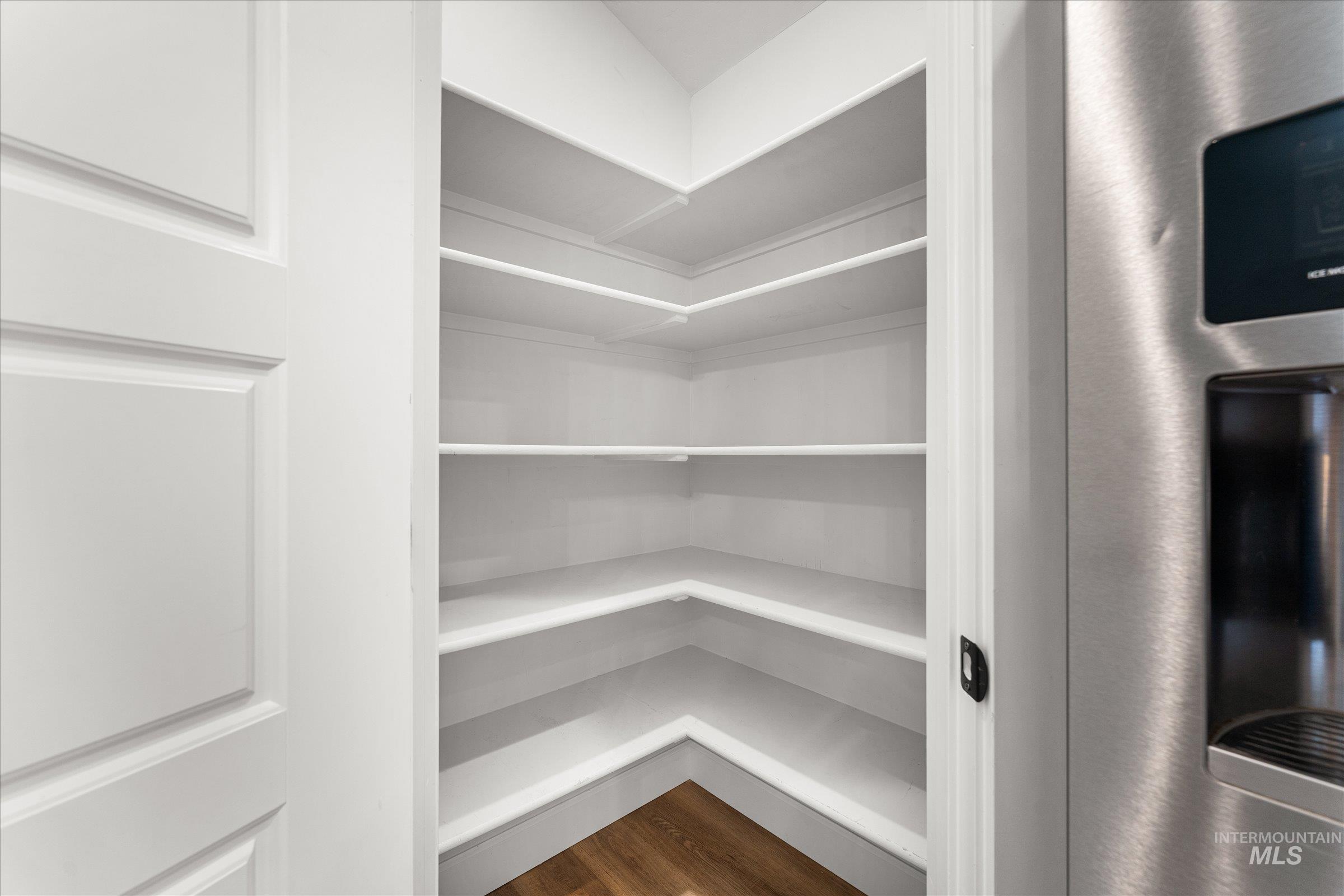 1430 W Lark Ct., Nampa, Idaho 83651-5251, 3 Bedrooms, 2 Bathrooms, Residential For Sale, Price $339,900,MLS 98983241