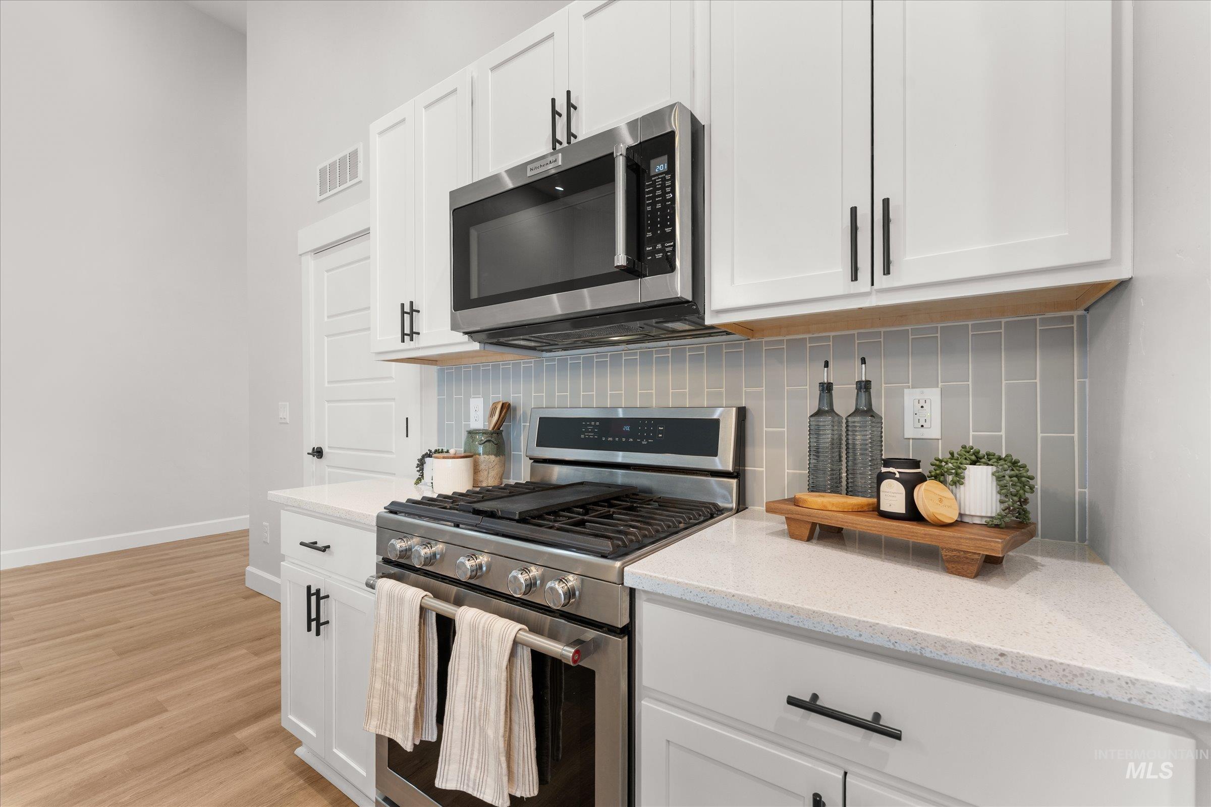 1430 W Lark Ct., Nampa, Idaho 83651-5251, 3 Bedrooms, 2 Bathrooms, Residential For Sale, Price $339,900,MLS 98983241