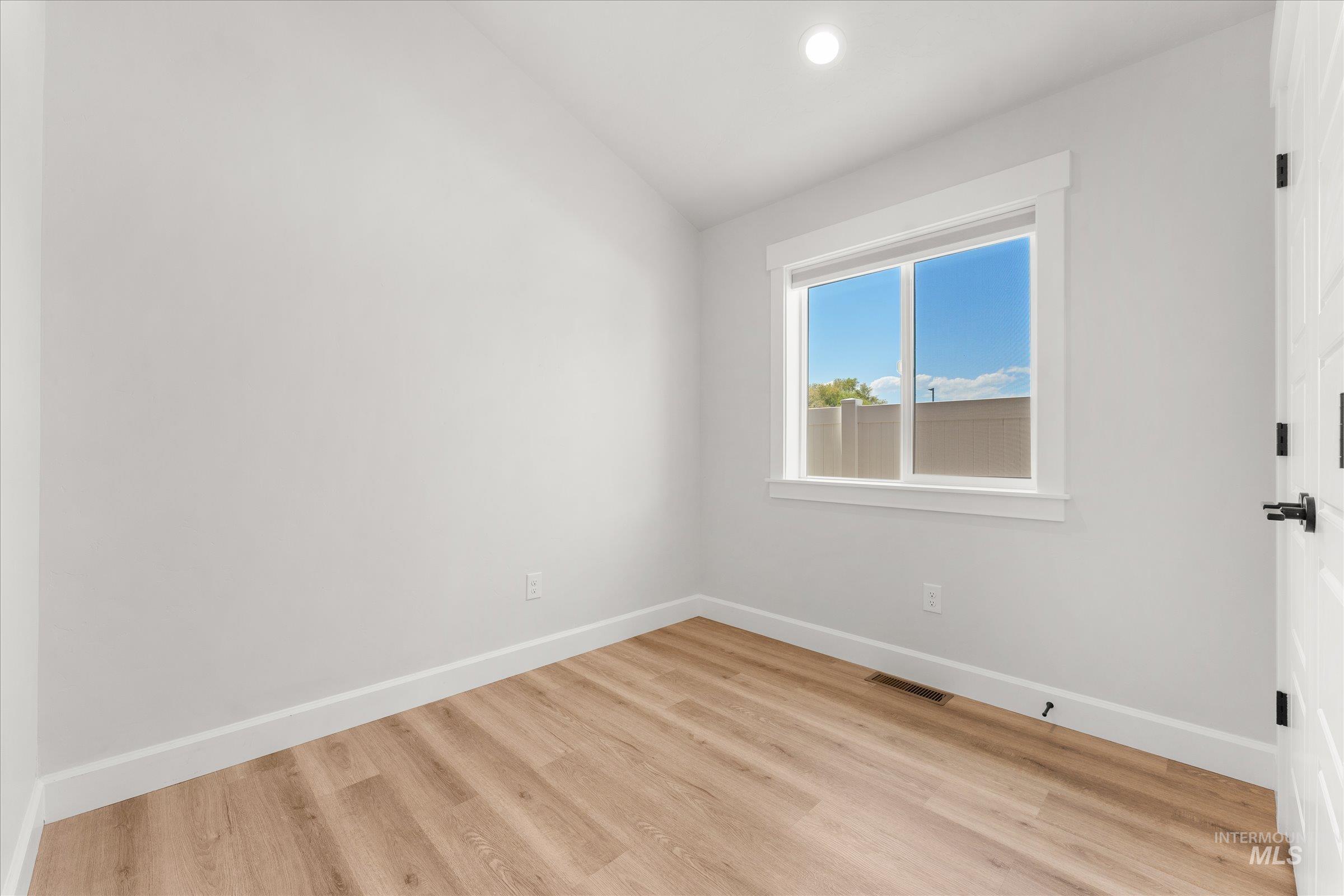 1430 W Lark Ct., Nampa, Idaho 83651-5251, 3 Bedrooms, 2 Bathrooms, Residential For Sale, Price $339,900,MLS 98983241