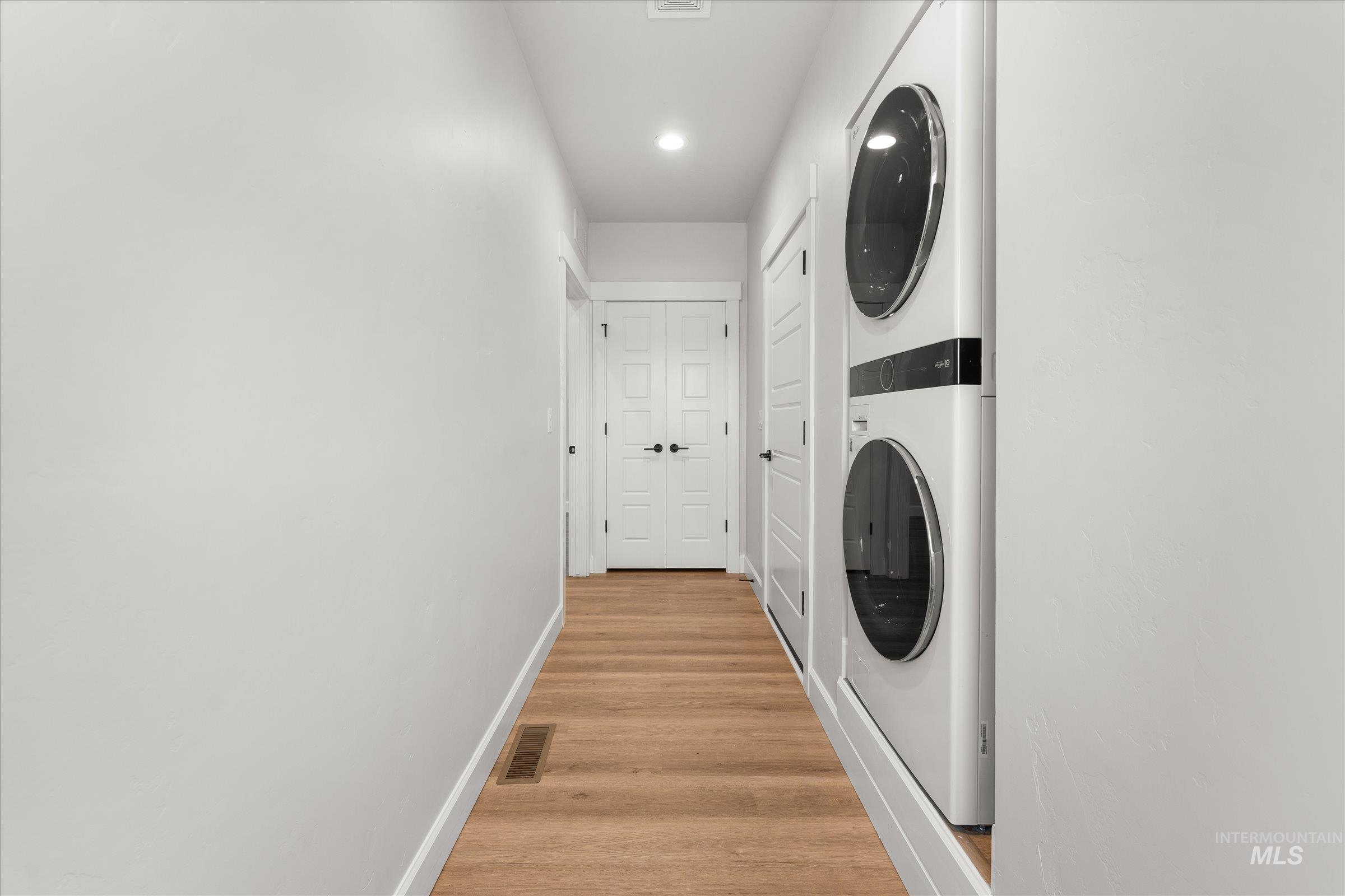 1430 W Lark Ct., Nampa, Idaho 83651-5251, 3 Bedrooms, 2 Bathrooms, Residential For Sale, Price $339,900,MLS 98983241